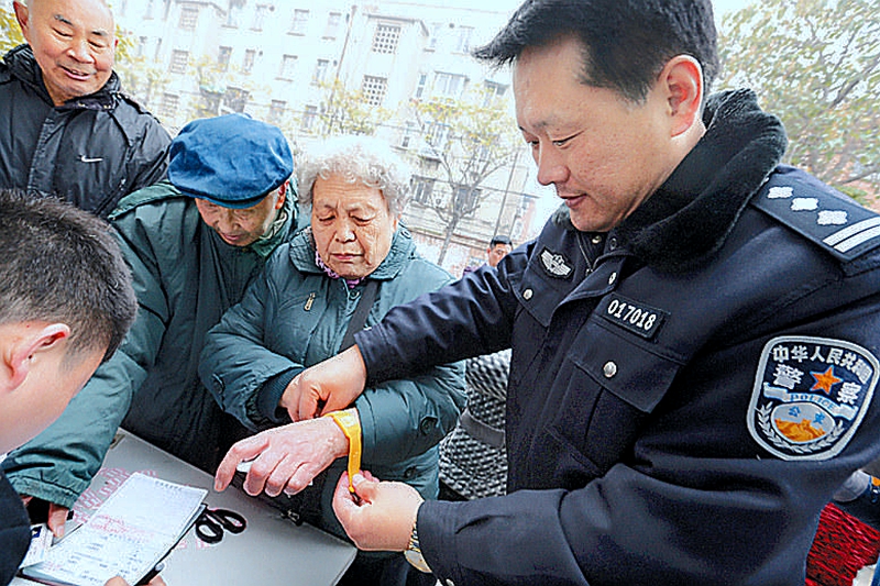 [河南]开封启动免费发放爱心黄手环公益活动 帮