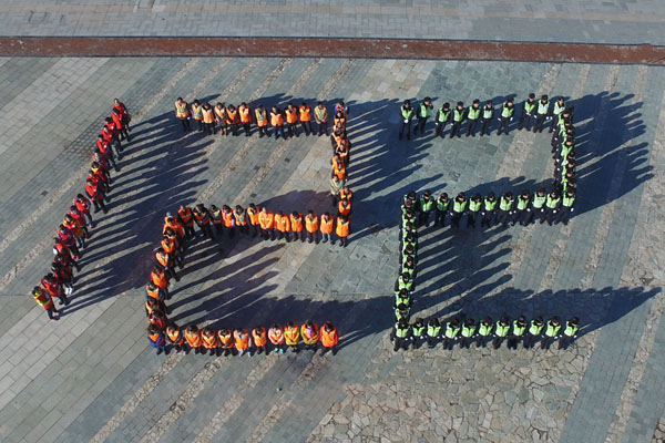 [内蒙古]鄂尔多斯举行全国交通安全日主题活