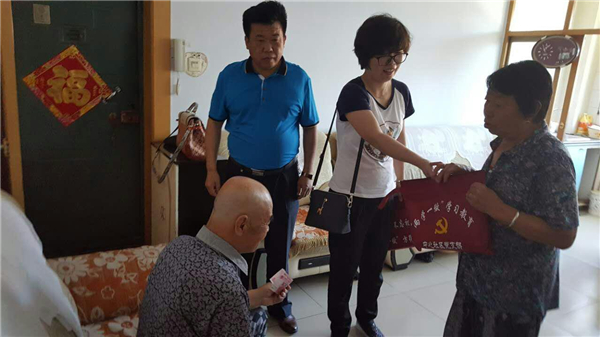 [内蒙古]鄂尔多斯扎实开展慰问老党员志愿服务活动