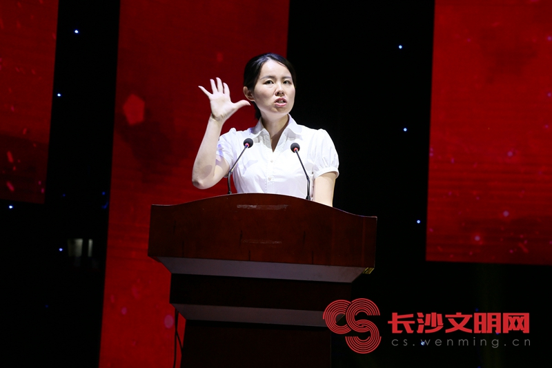 [湖南]长沙志愿宣讲员讲动人故事 为新时代雷