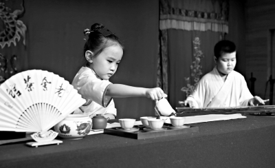 京津冀三地小茶人与家长们欢聚北京前门老舍茶馆