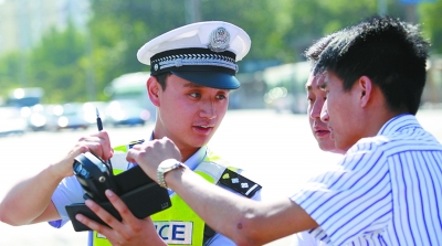 "最帅"交警
