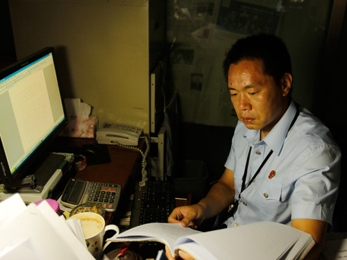 [敬业奉献]于敬畏与担当中呈现道义——记首都中级法院刑事法官邱波