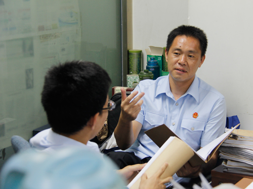 [敬业奉献]于敬畏与担当中呈现道义——记首都中级法院刑事法官邱波