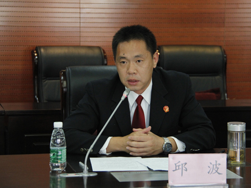 北京榜样 名单公示 "2014北京榜样"候选人公示  邱波的办公桌上,摆放