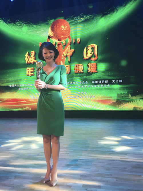 [热心公益]聂一菁:公益路上传递温暖 环保大使身体力行