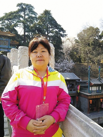 新京报:王亚静 逛街途中救下受伤男子