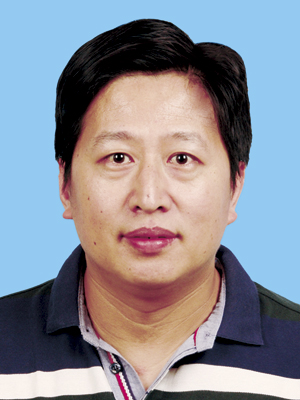 王铁军党员干部勇救三名落水青年