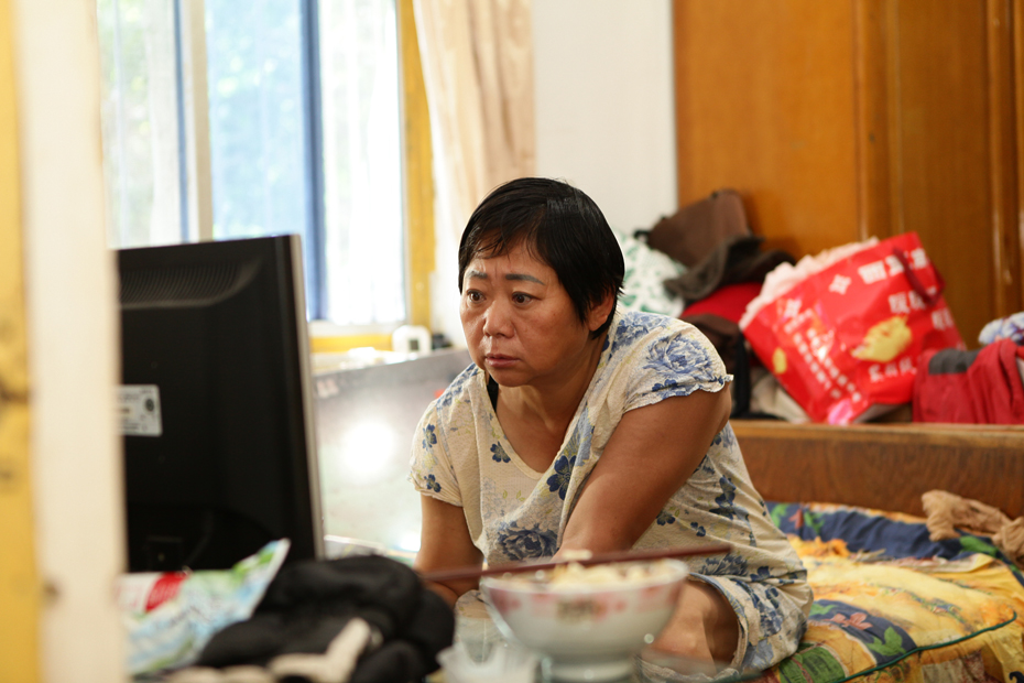 樊蒙推妈妈去旅行