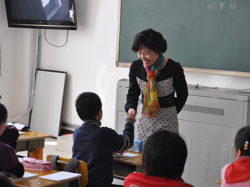 把悄悄话说给她听——垂杨柳中心小学教师郑丹娜侧记