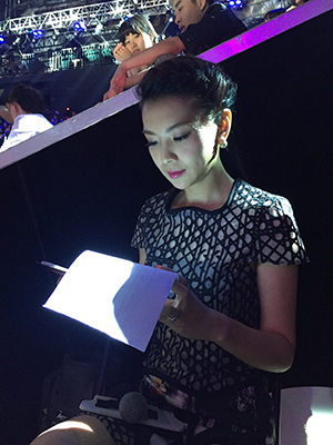 张栗坤:全国"金话筒" 最美"铁娘子"