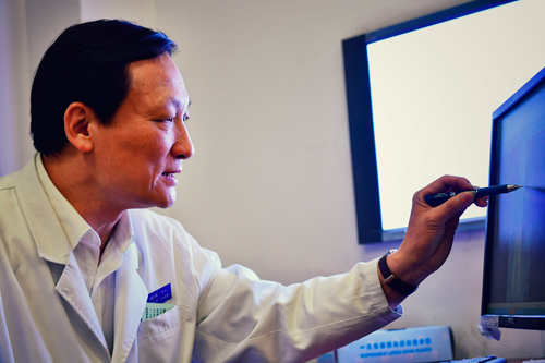 刘忠军开拓脊柱外科3d打印主刀世界首例造福病患