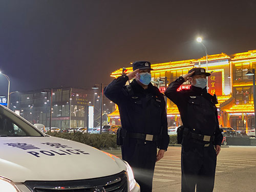 正在执勤中的副中心警察