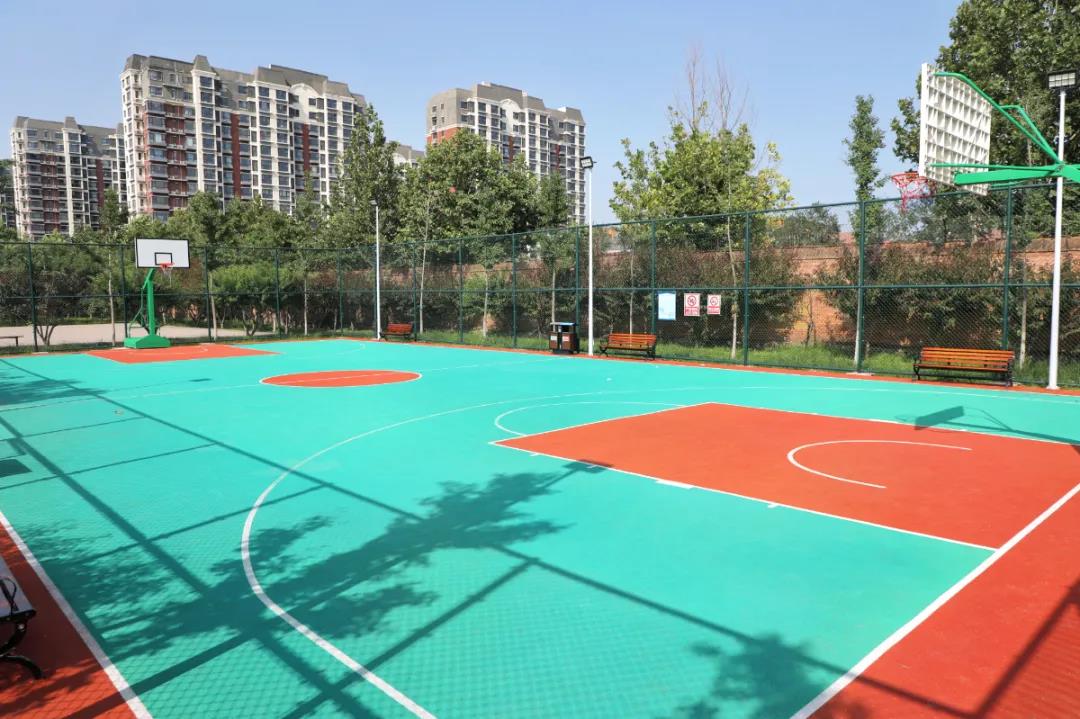 本着"我为群众办实事"的宗旨,针对球场状况制定了依山路公园篮球场
