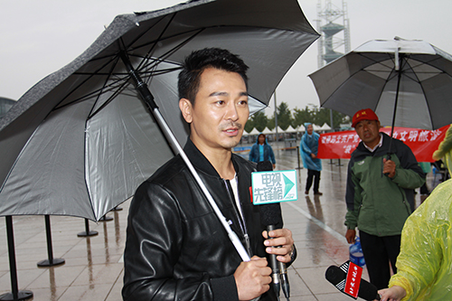 吴樾接受现场采访