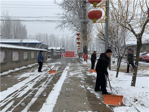 平谷区马坊镇积极开展扫雪铲冰工作确保雪后道路畅通